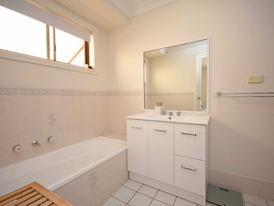 8 Jack William Drive, Dubbo