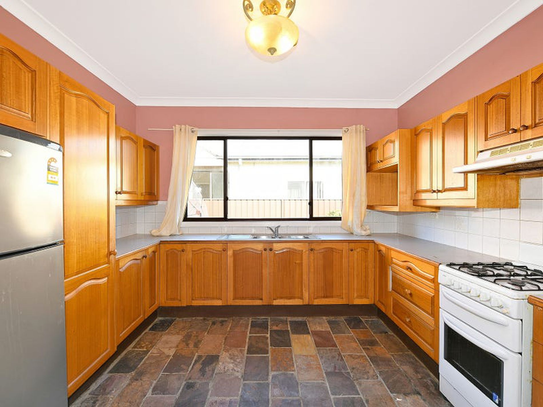 10 Messines Avenue, Milperra