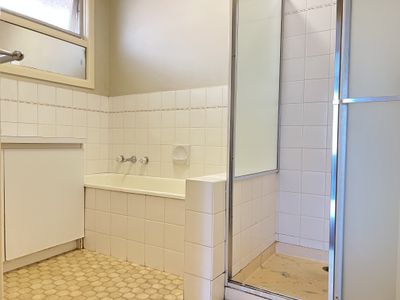 11 Walton Heath Crescent, Mount Waverley