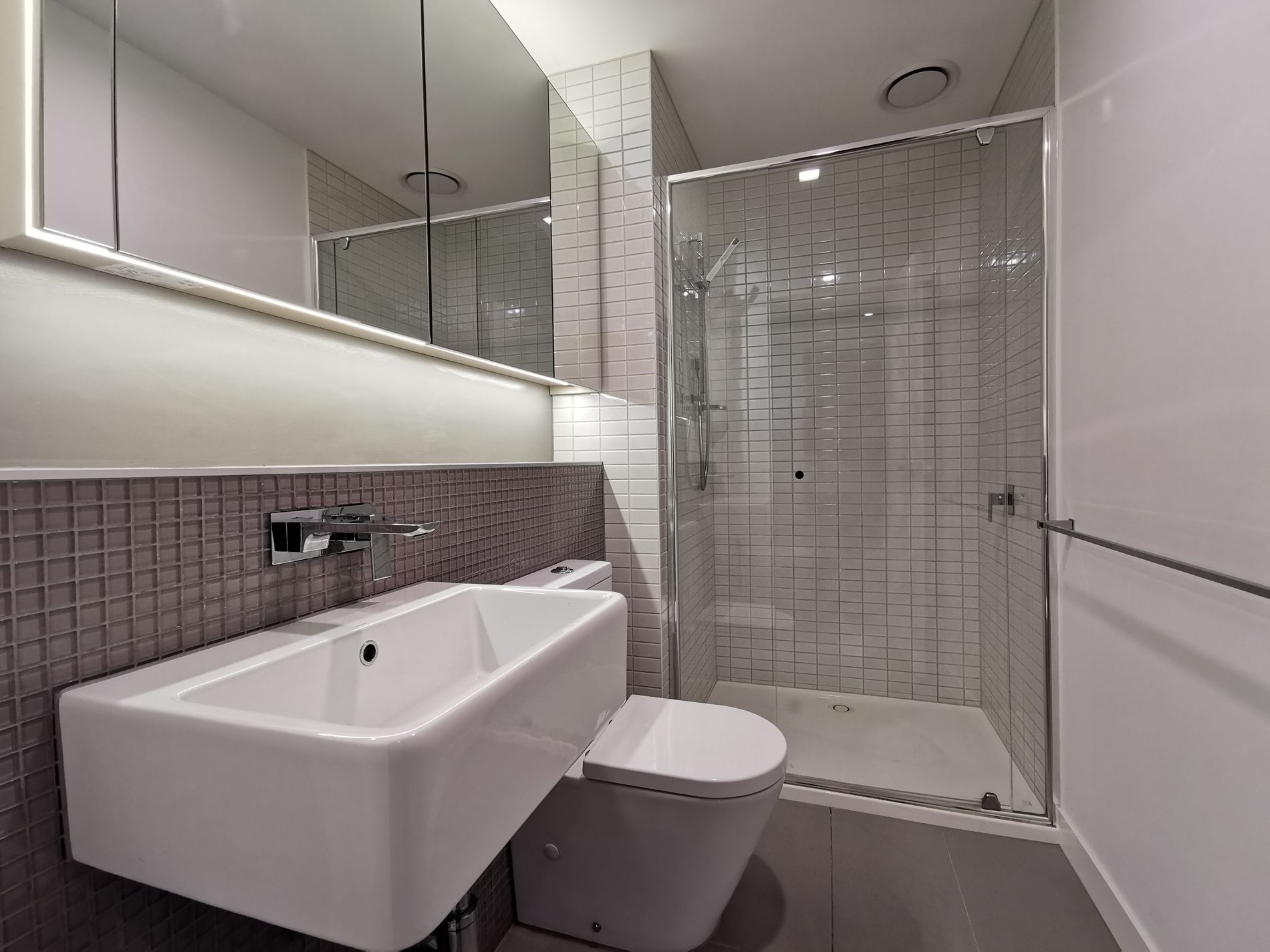 2007 / 38 Rose Ln, Melbourne