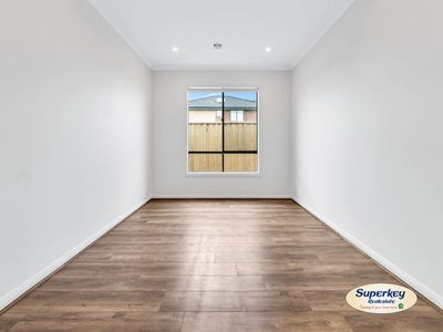 4 Groton Street, Manor Lakes