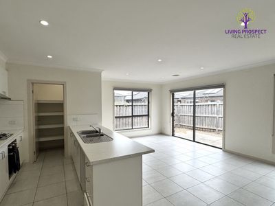 3 / 6 Equine Court, Tarneit