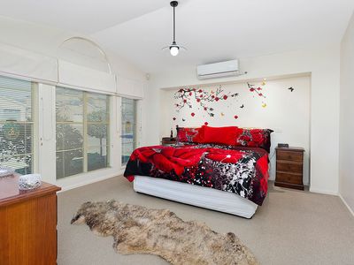 4 Holroyd Street, Albion Park