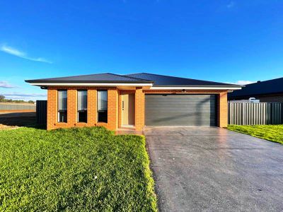 35 Federation Boulevard, Forbes