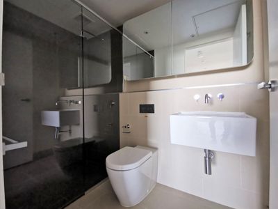 2320 / 555 Swanston Street, Carlton