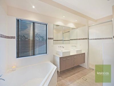 6 Lord Howe Promenade, Douglas