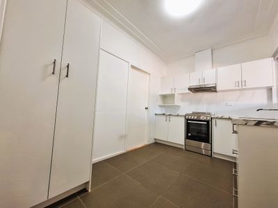 32 Broughton Street, Old Guildford