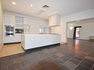 7 Peppercorn Place, Dubbo