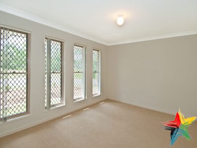 22 Stoneleigh Way, Holmview