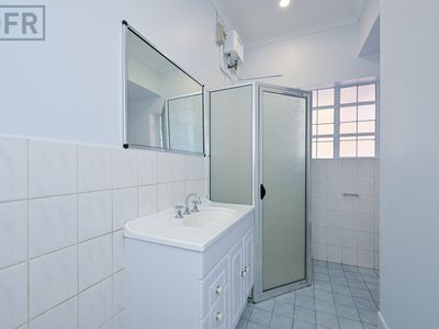 15 Robinson Avenue, Belmont