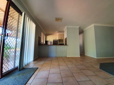 8 Catchpole Close, Dubbo
