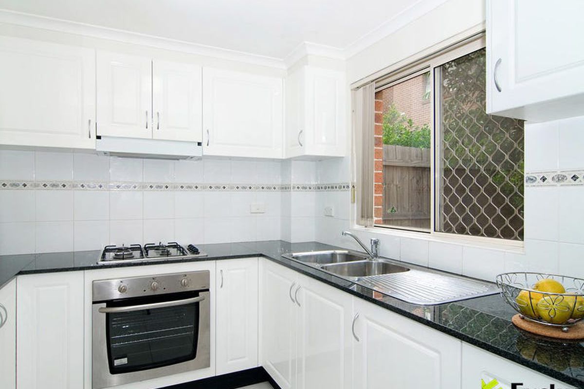 8 / 5 Hornsey Road, Homebush West