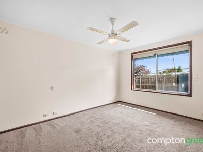 39 Melva Crescent, Whittington