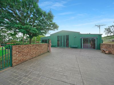 20 Toby Place, Razorback
