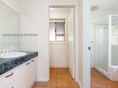 2 PARK LANE, Wodonga