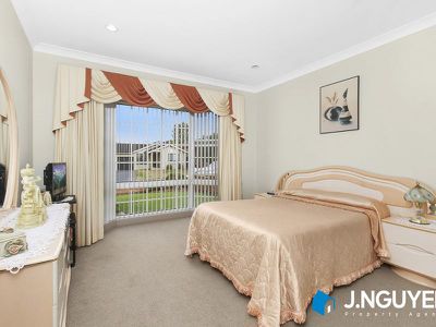 14 Yeronga Close, St Johns Park