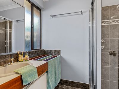 18 Robertson Street, West Lamington