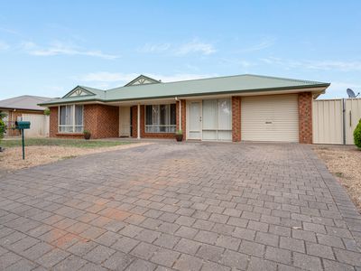 12 Strathaird Boulevard, Smithfield