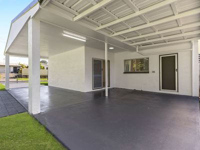 25 Hollywood Boulevard, White Rock