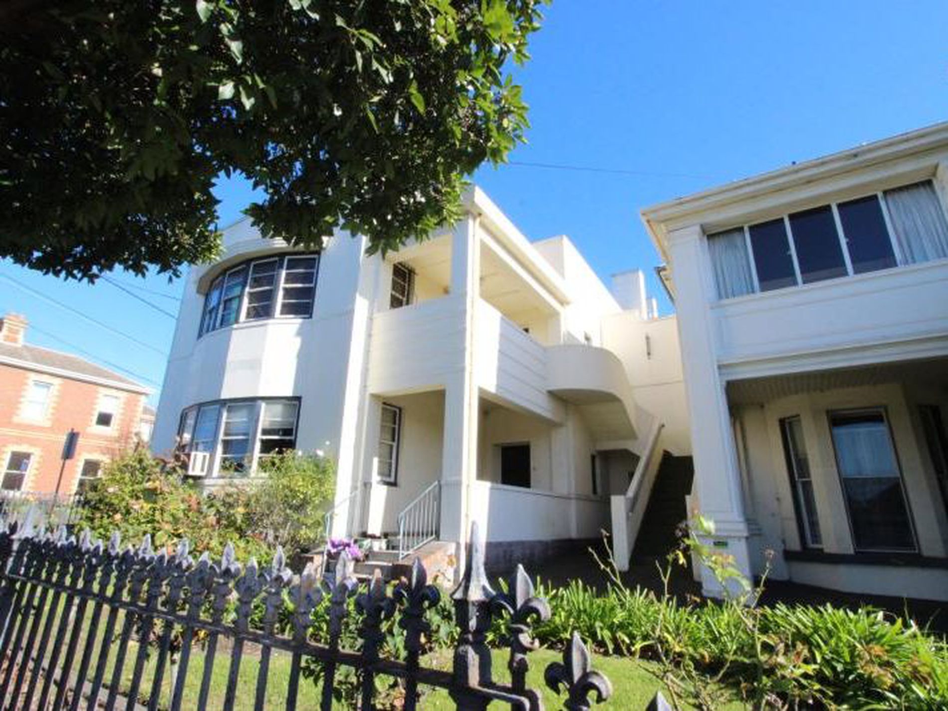 8 / 272 Latrobe Terrace, Newtown