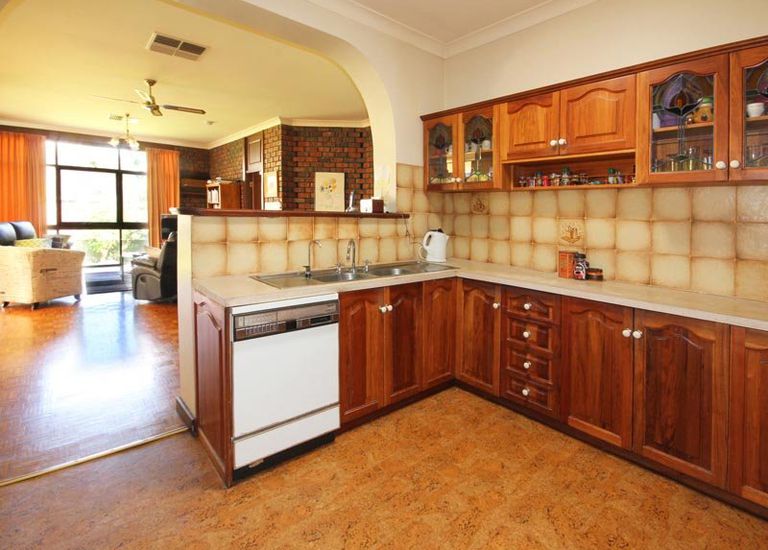 13 Anglesey Avenue, St Georges