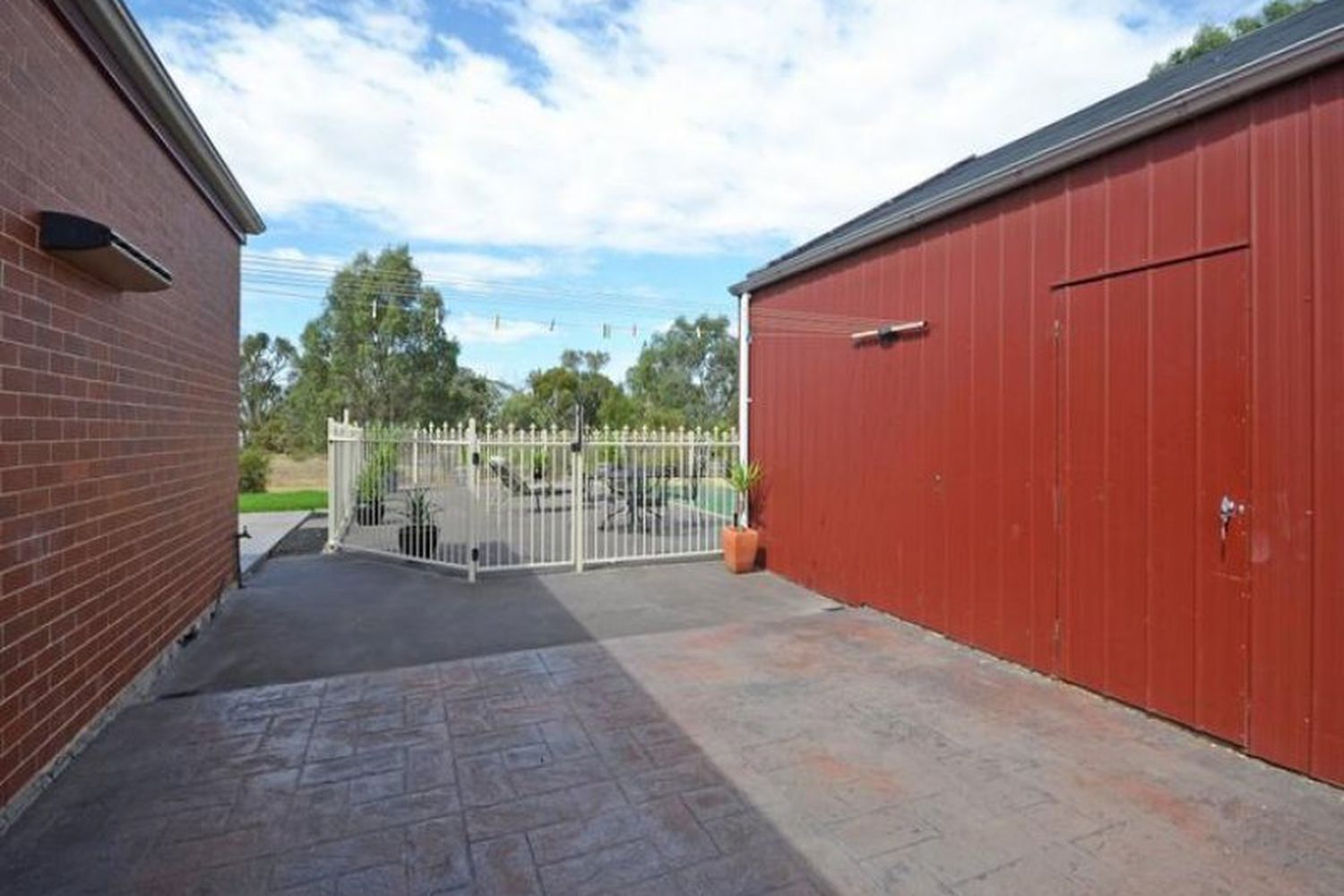 135 Barnes Boulevard, Horsham