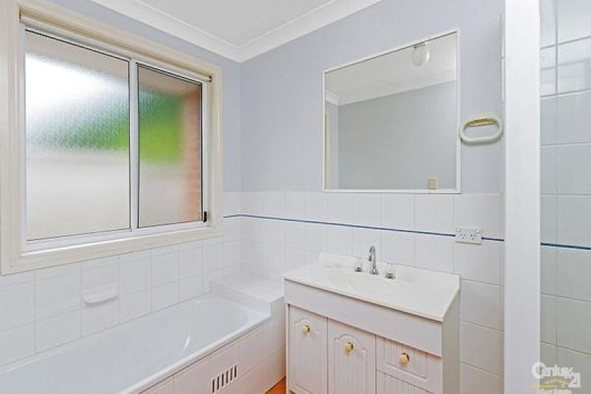 2 / 17 Gladys Manley Avenue, Kincumber