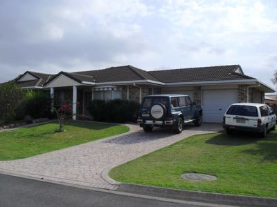 9 King Henry Court, Torquay