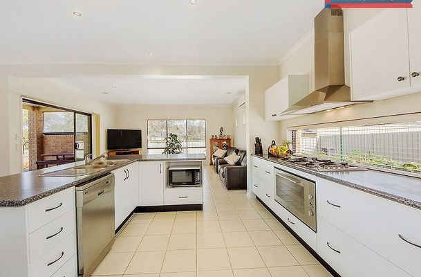 12 St Cloud Green, Craigieburn