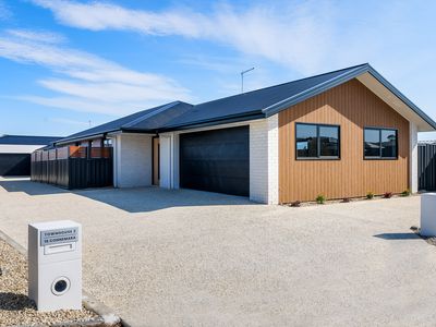 2 / 16 Connemara Close, Legana