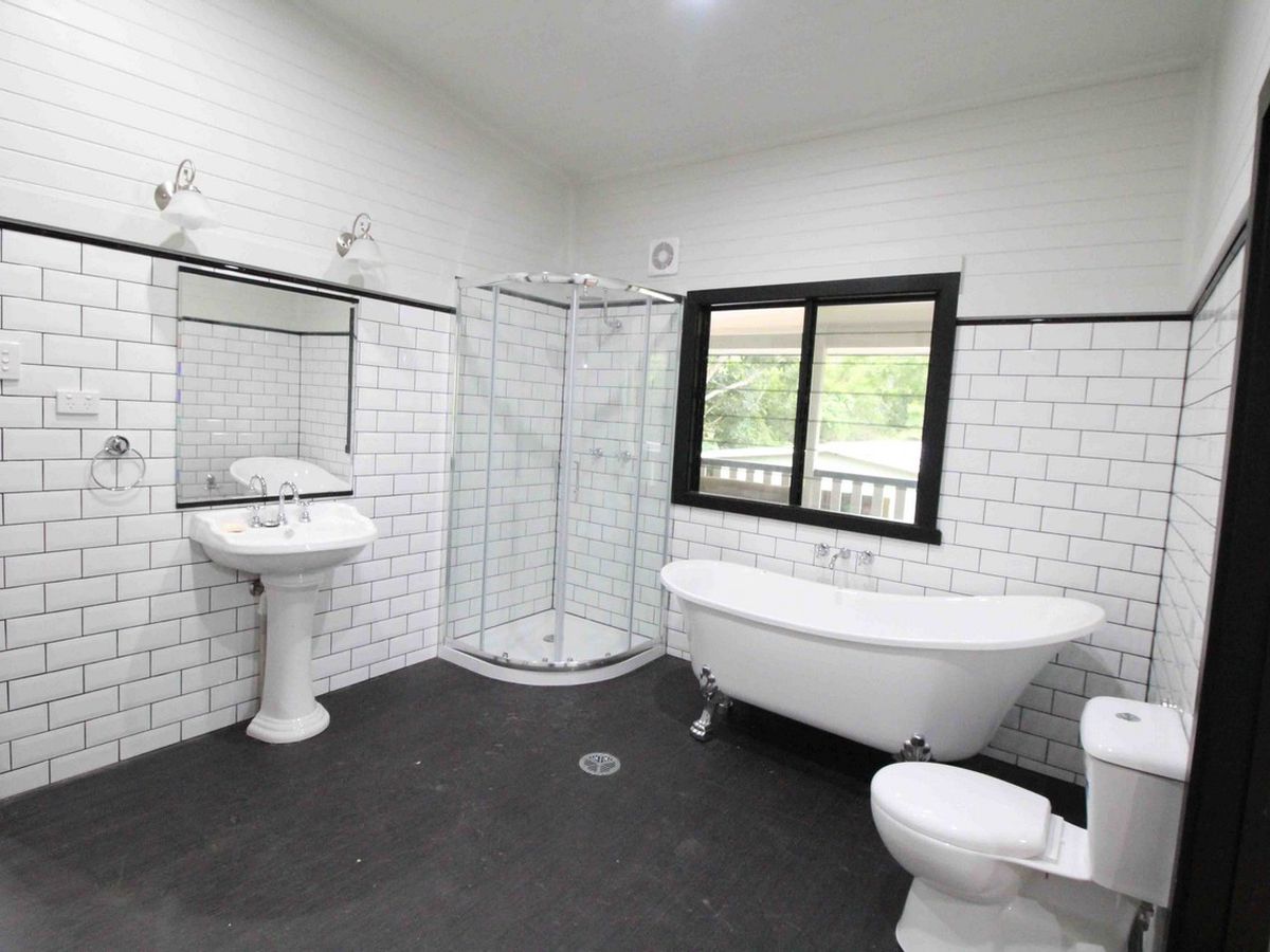 19 BROADWAY, Herberton
