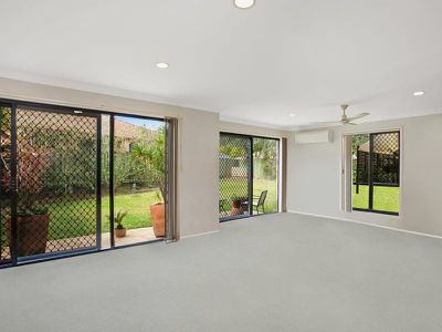 6 Feathertail Court, Tewantin