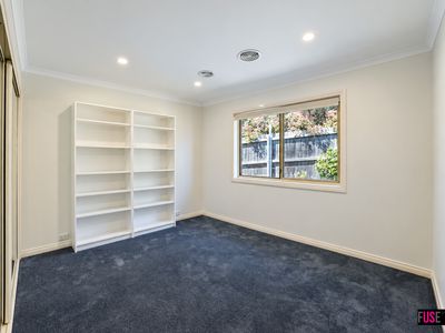 2 Camphorwood Close, Jerrabomberra