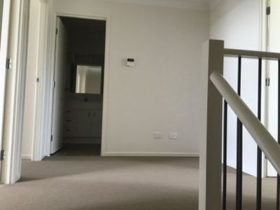 83  Crossacres , Doolandella