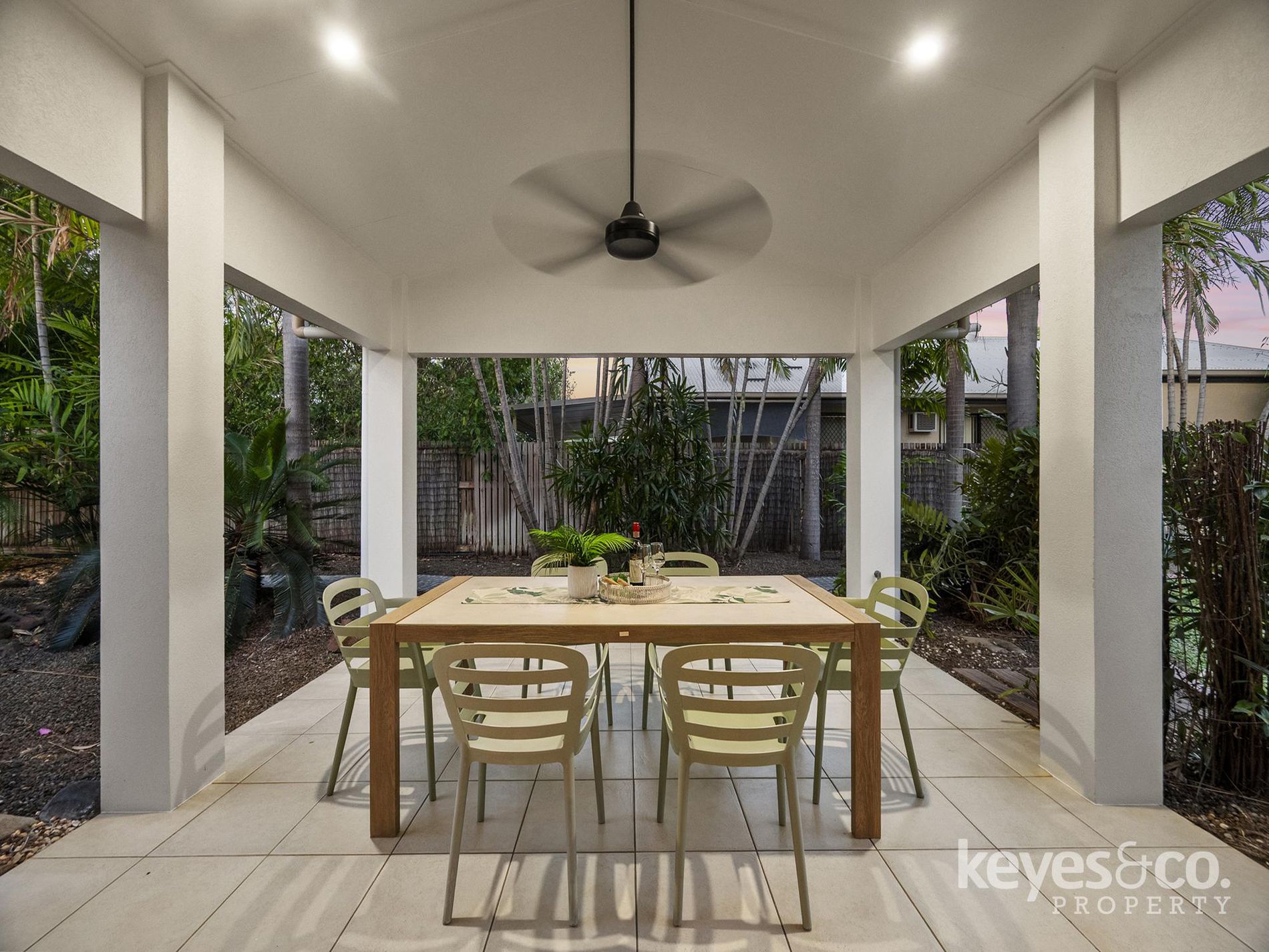 21-23 Warbler Crescent, Douglas