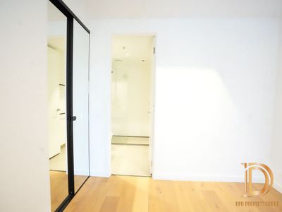 1812 / 677 La Trobe Street, Docklands