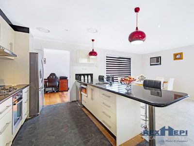 72 Oaktree Drive, Hampton Park