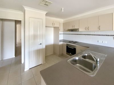 2/4 Parkes Street, Forbes