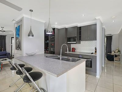 2 / 30 Karawatha Drive, Mountain Creek