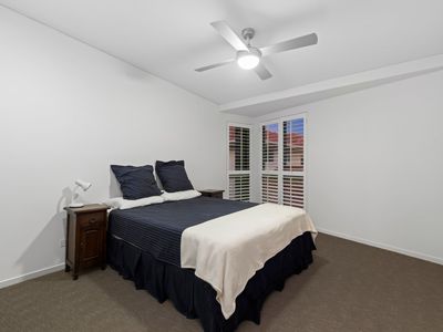 8 Carling Court, Raby Bay