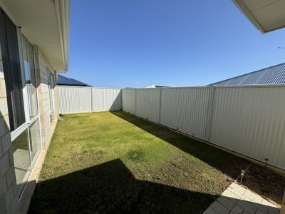 7 Roebuck Blvd, Eglinton