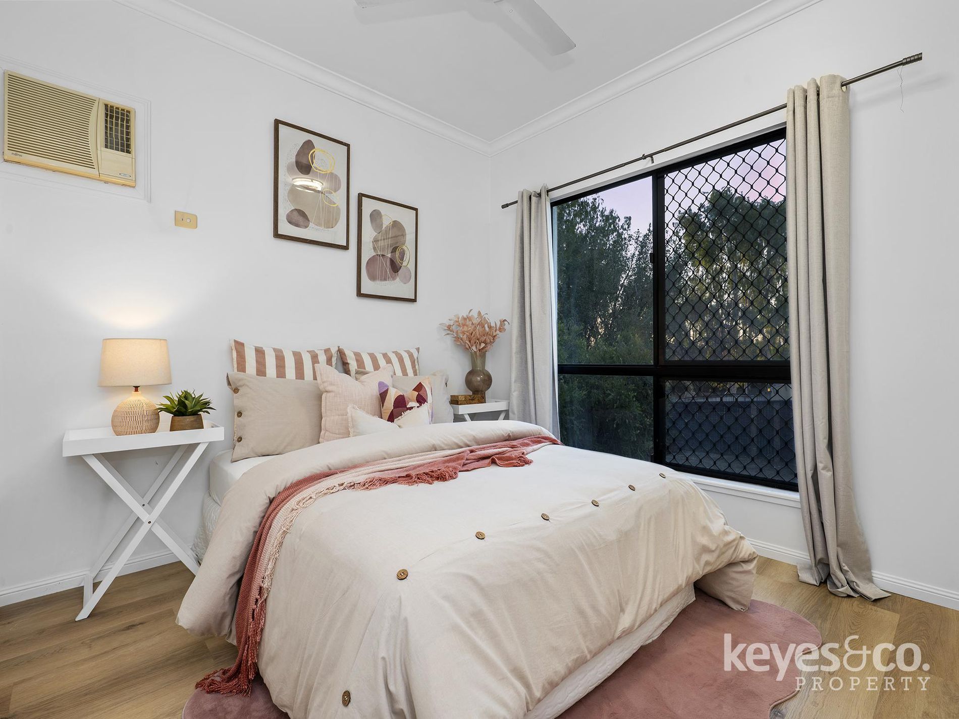 5 Outlook Crescent, Douglas