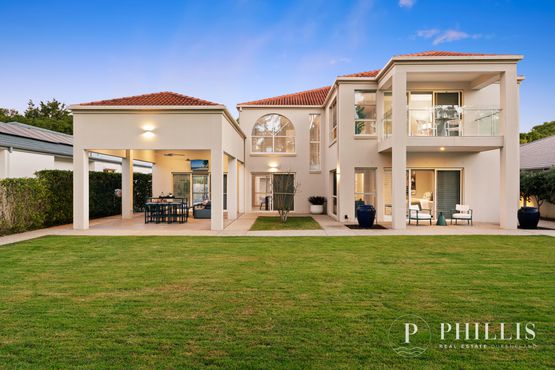 8208 Magnolia Drive West, Hope Island