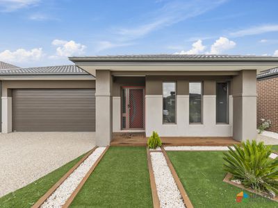 8 Shamrock Way, Truganina