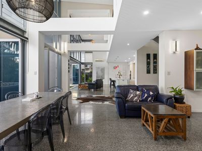 8 Carling Court, Raby Bay