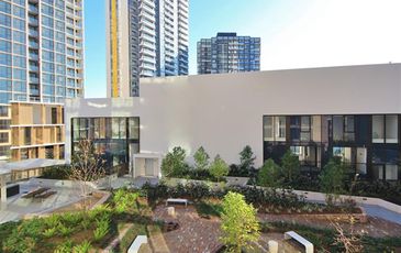 808 / 83 Harbour Street, Sydney