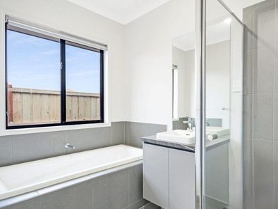 2 Yard Street, Mambourin
