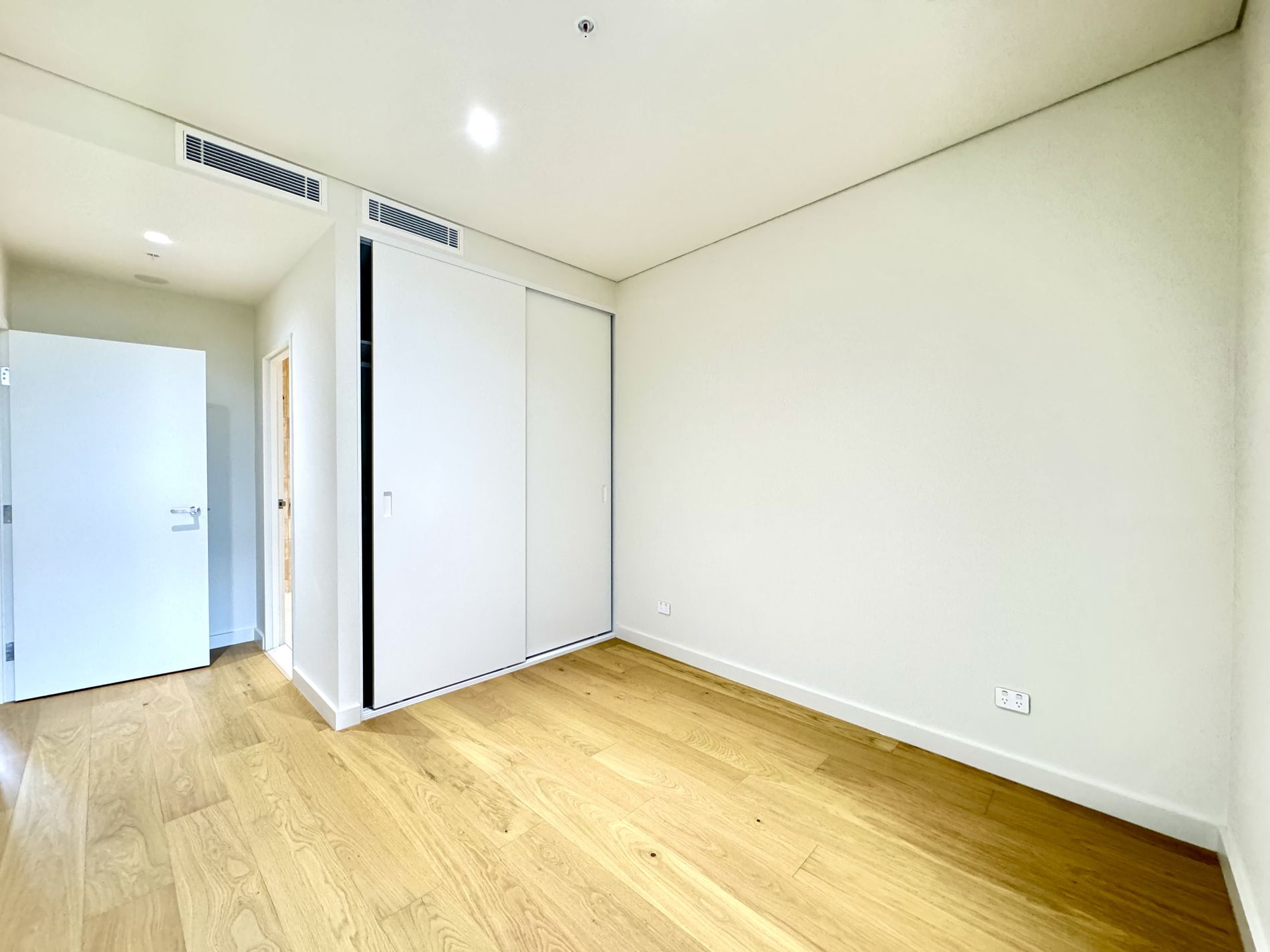 405 / 137 Anzac Parade, Kingsford