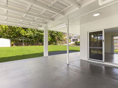 25 Hollywood Boulevard, White Rock