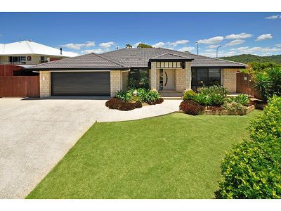 25 Laughlen Chase, Pacific Pines